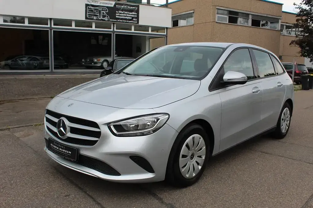 Gebraucht Mercedes B200 150 PS (110 kW) 2020 Iridiumsilber  metalliclack Kleinwagen
