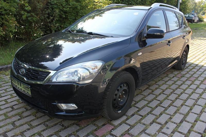 Schwarz Gebraucht 2010 Kia Ceed Limousine | 2.599 € (Superpreis) - Bild 1/4