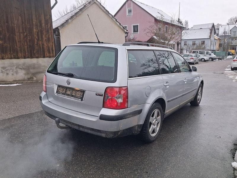 Gebraucht VW Passat 131 PS (96 kW) 2002 Silber Kombi