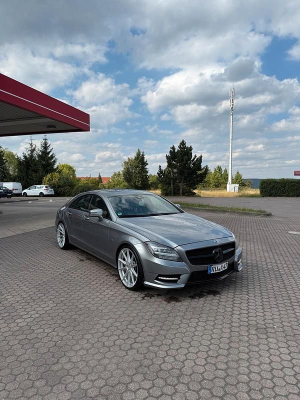 Grau Gebraucht 2011 Mercedes CLS63 AMG Limousine | 25.000 € - Bild 1/4