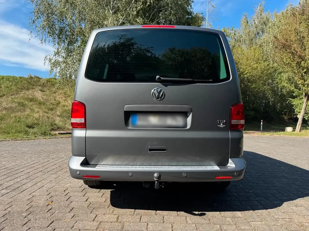 Gebraucht VW Multivan Team 140 PS (102 kW) 2010 Grau Van / Kleinbus