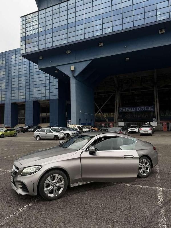 Gebraucht Mercedes C180 AMG line 156 PS (114 kW) 2018 Coupé