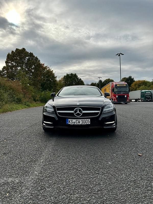 Schwarz Gebraucht 2013 Mercedes CLS350 Shooting Brake AMG line Kombi | 24.900 € - Bild 1/4