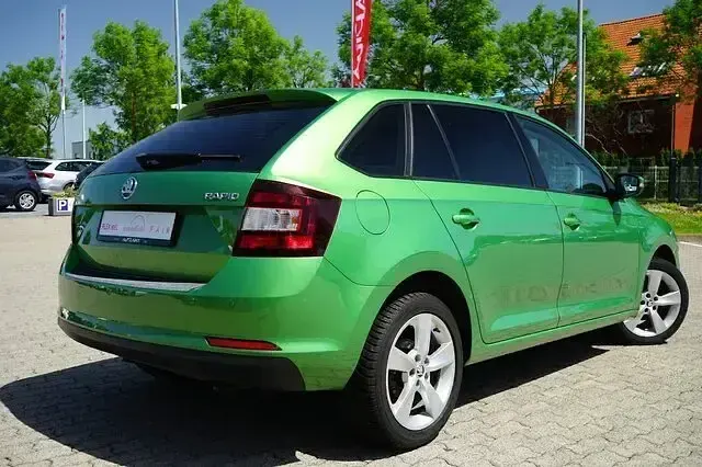 Gebraucht Skoda Rapid Ambition 95 PS (69 kW) 2017 Grün Kleinwagen