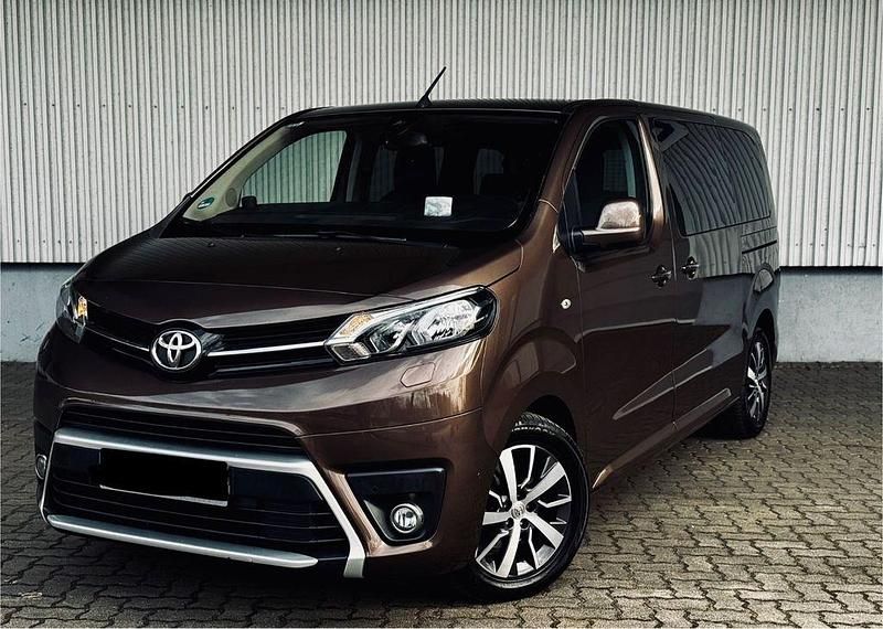 Gebraucht Toyota Proace Verso 177 PS (130 kW) 2017 Braun Kombi