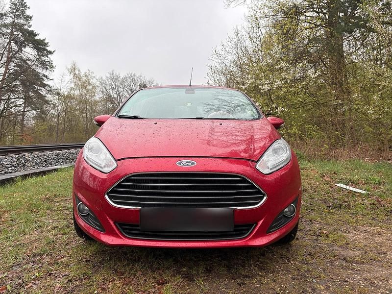 Gebraucht Ford Fiesta 95 PS (69 kW) 2016 Rot Kleinwagen
