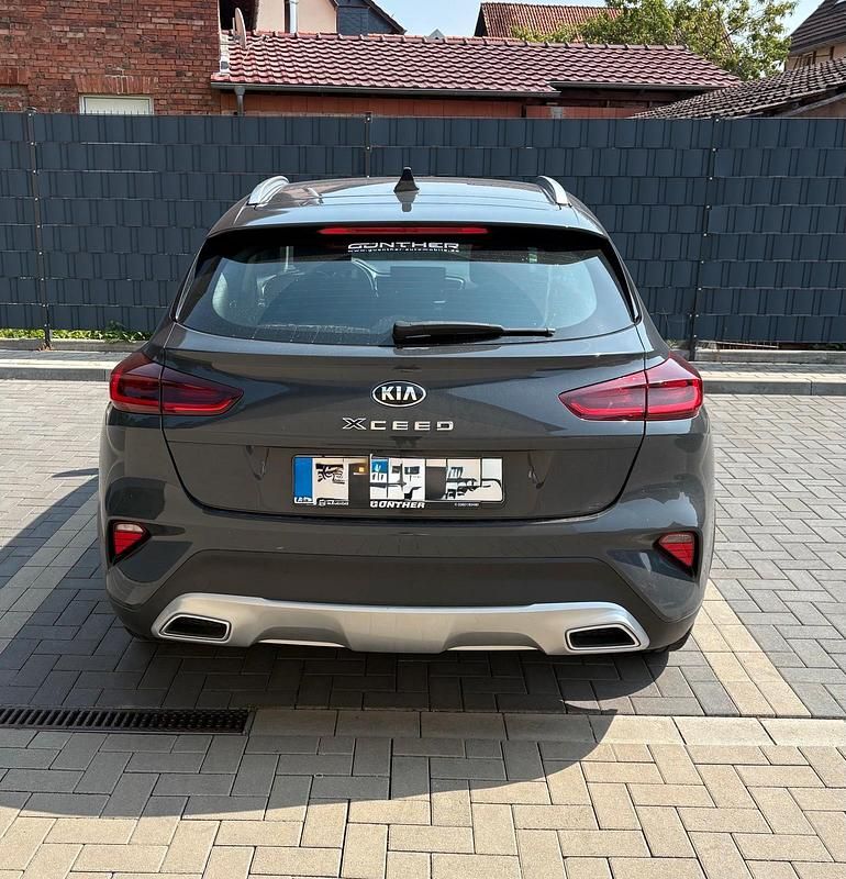 Grau Gebraucht 2020 Kia XCeed SUV | 13.500 € (Superpreis) - Bild 1/4