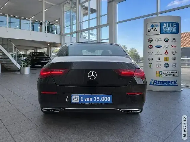 Gebraucht Mercedes CLA180 Advanced 136 PS (100 kW) 2024 Kosmosschwarz Limousine