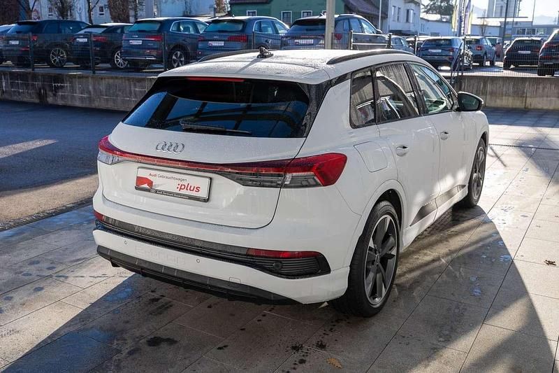 Gebraucht Audi Q4 e-tron Ambiente 150 kW (204 PS) 2022 Gletscherweiß metallic SUV