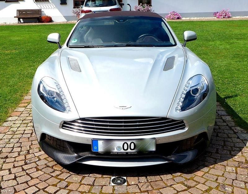 Silber Gebraucht 2016 Aston Martin Vanquish Cabrio | 169.000 € - Bild 1/4