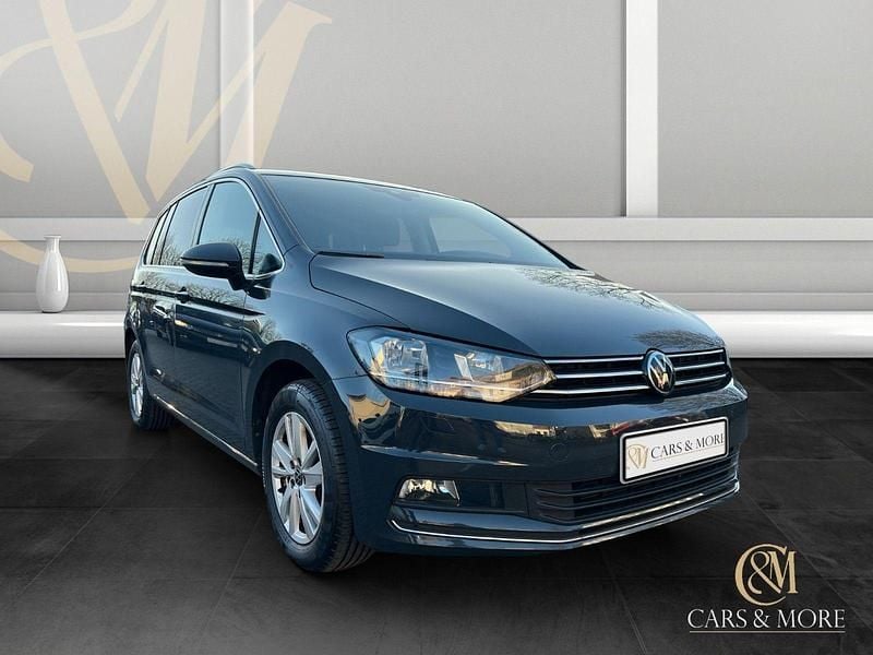 Gebraucht VW Touran 122 PS (89 kW) 2023 Grau Van / Kleinbus