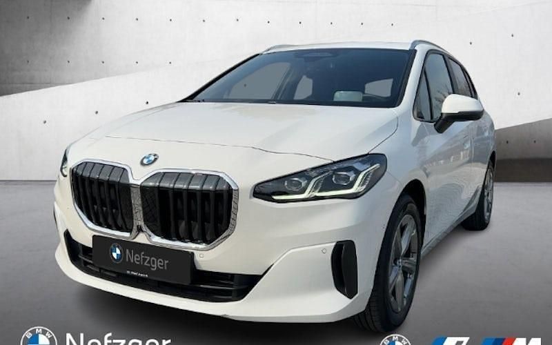 Weiß Gebraucht 2024 BMW 218 Comfort Edition Kombi | 37.400 € - Bild 1/4