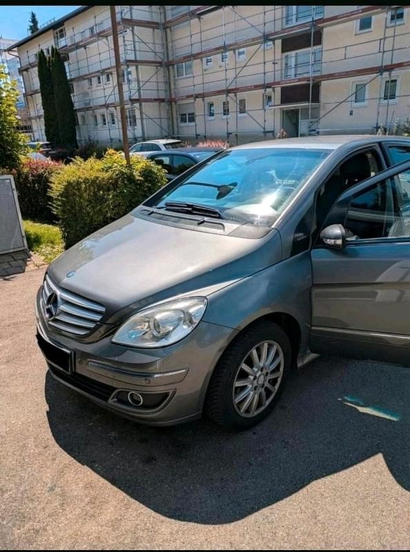 Silber Gebraucht 2007 Mercedes B200 Van / Kleinbus | 3.300 € (Fairer Preis) - Bild 1/4