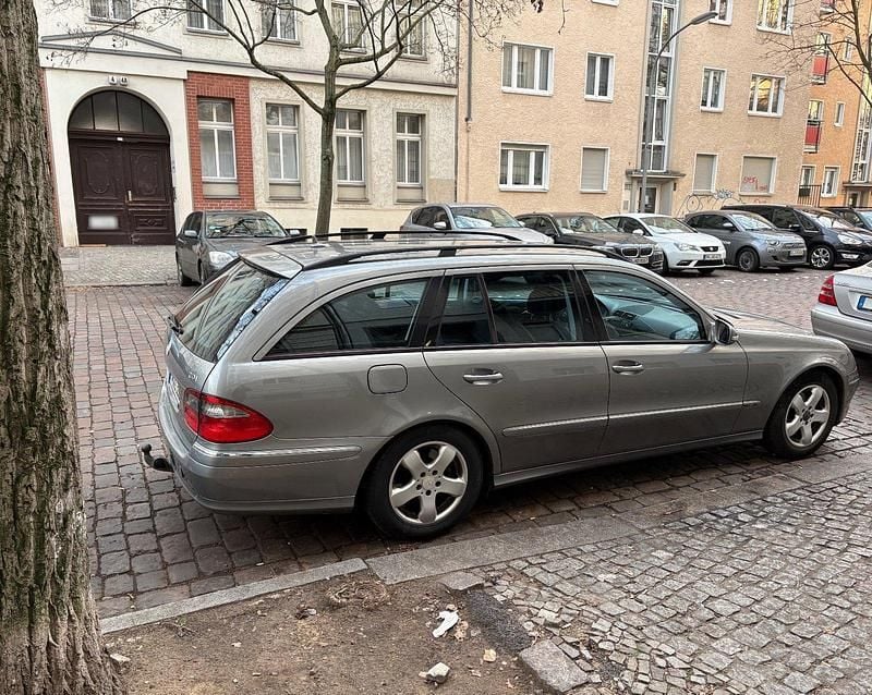 Gebraucht Mercedes E220 Avantgarde 170 PS (125 kW) 2009 Grau Kombi
