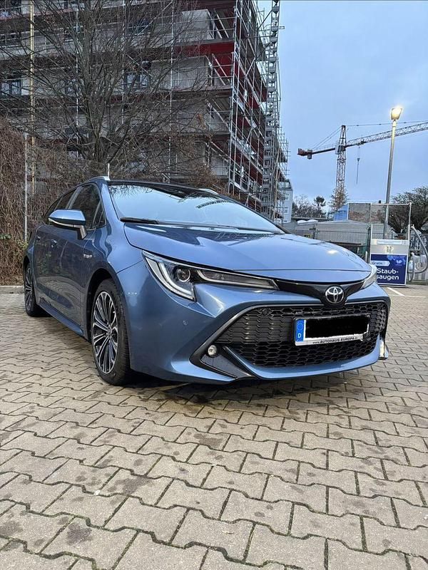 Blau Gebraucht 2020 Toyota Corolla Team Kombi | 19.999 € (Guter Preis) - Bild 1/4