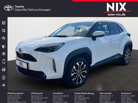 Schneeweiß Gebraucht 2022 Toyota Yaris Hybrid Connect Style | 23.570 € (Fairer Preis) - Bild 1/4