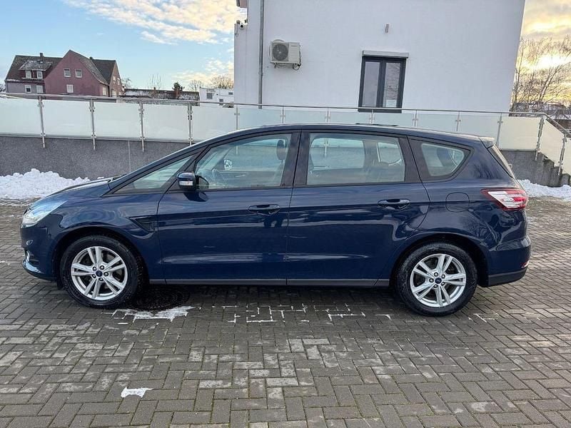 Blau Gebraucht 2018 Ford S-MAX Business Edition Van / Kleinbus | 8.900 € (Superpreis) - Bild 1/4