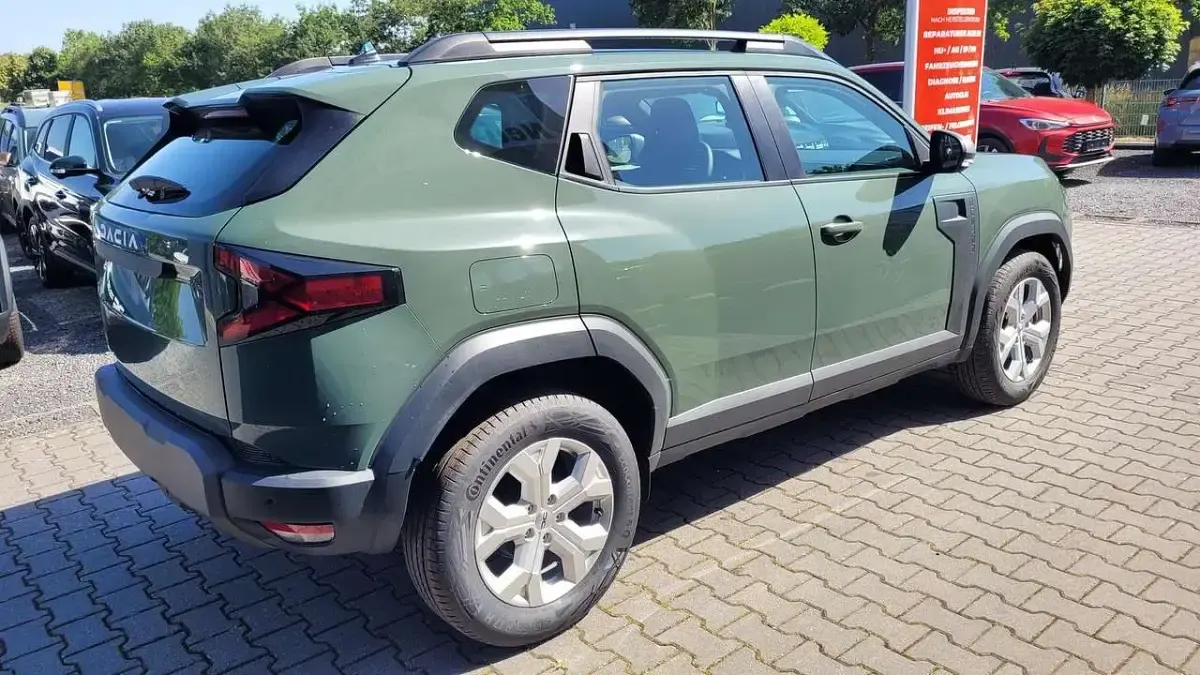 Neu Dacia Duster 120 PS (88 kW) 2026 Lichen kaki SUV