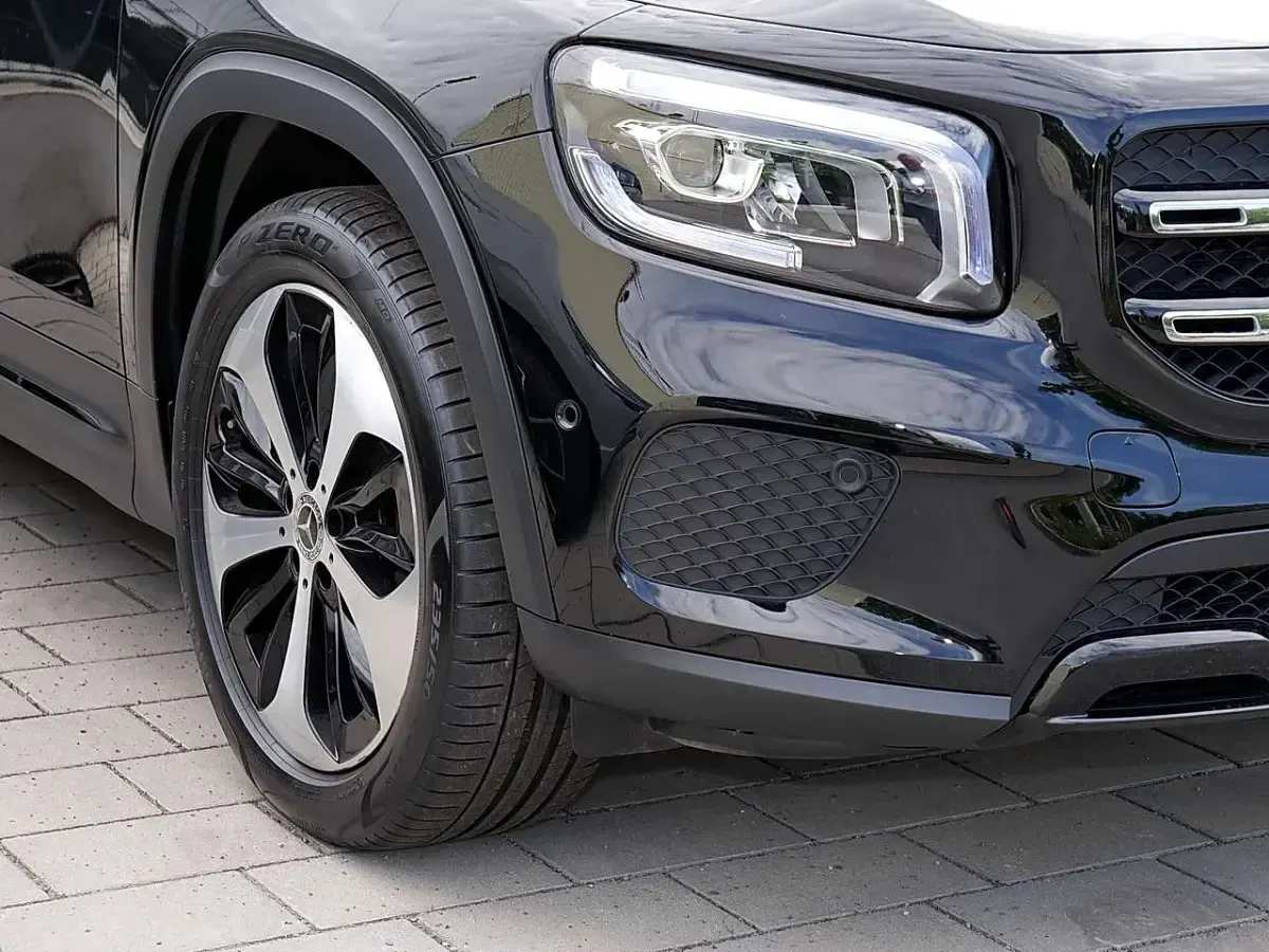 Gebraucht Mercedes GLB180 Progressive 136 PS (100 kW) 2023 Unilack nachtschwarz SUV