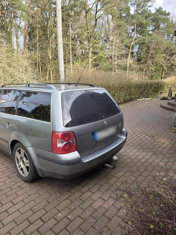 Second-hand VW Passat 100 CP (73 kW) 2004 Gri Break