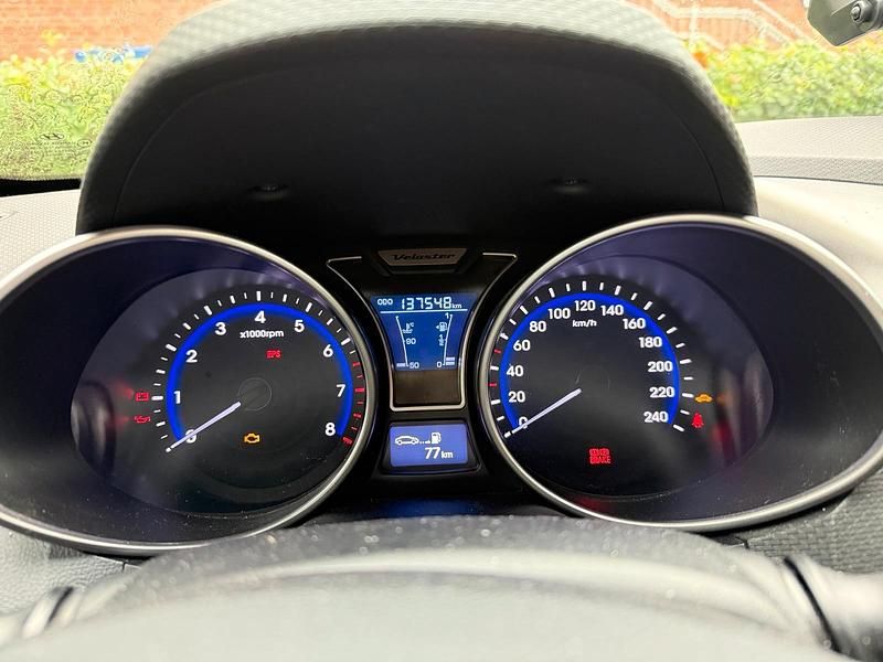 Gebraucht Hyundai Veloster Premium 140 PS (102 kW) 2011 Silber Kleinwagen