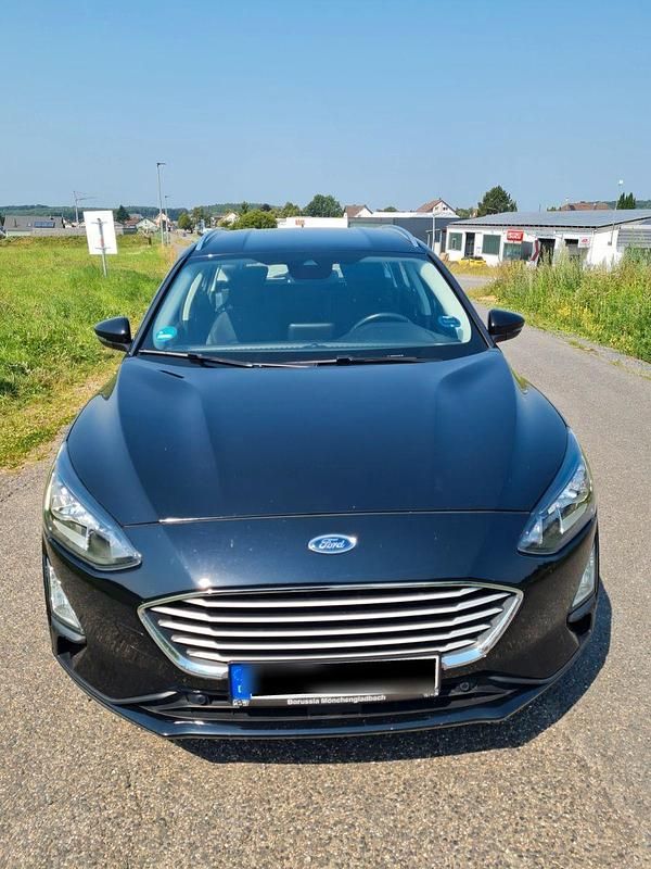 Gebraucht Ford Focus Cool & Connect 120 PS (88 kW) 2020 Schwarz Kombi