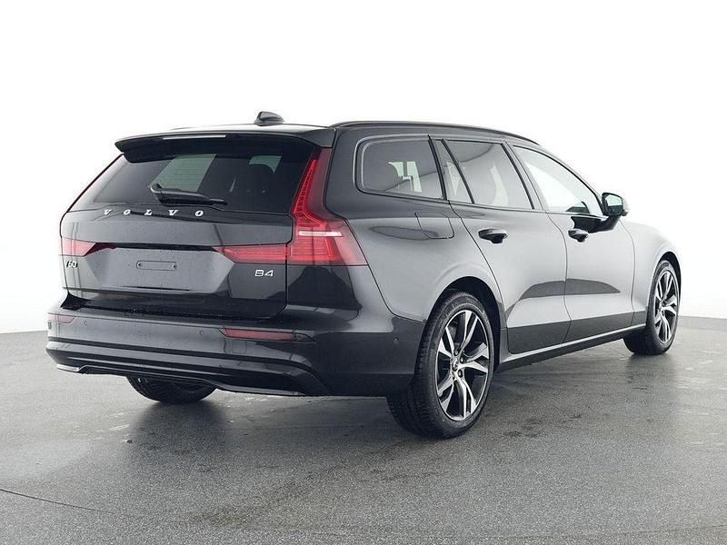 Gebraucht Volvo V60 Plus 197 PS (144 kW) 2025 Schwarz Kombi