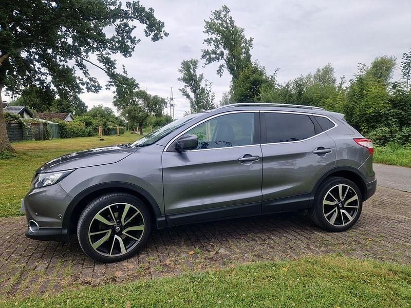 Grau Gebraucht 2016 Nissan Qashqai N-Connecta SUV | 15.000 € (Fairer Preis) - Bild 1/4