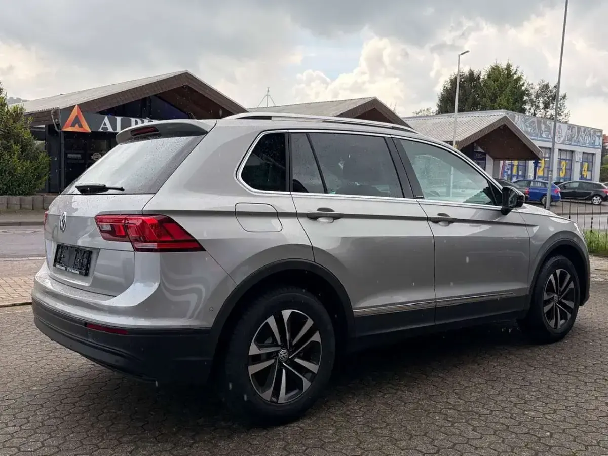 Gebraucht VW Tiguan IQ Drive 150 PS (110 kW) 2020 Tungsten silver SUV