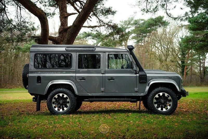 Gebraucht Land Rover Defender Adventure 122 PS (89 kW) 2015 Grau Kombi