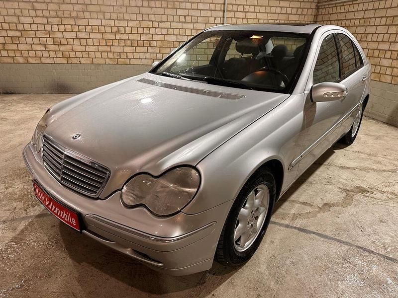 Silber Gebraucht 2005 Mercedes C220 Elegance Limousine | 3.650 € (Fairer Preis) - Bild 1/4