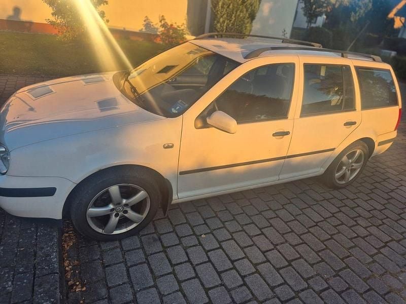 Weiß Gebraucht 2005 VW Golf IV Ocean Kombi | 750 € (Guter Preis) - Bild 1/4