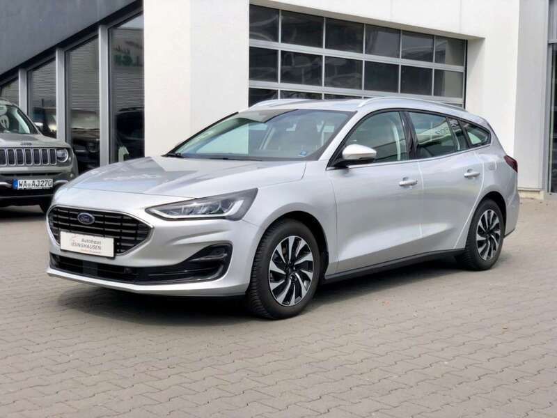 Polarsilber metallic Gebraucht 2024 Ford Focus Titanium Kombi | 24.440 € (Fairer Preis) - Bild 1/4