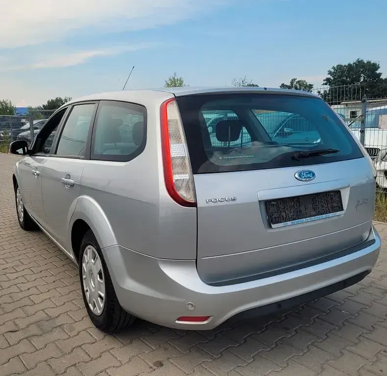Gebraucht Ford Focus Style 101 PS (74 kW) 2009 Silber Limousine