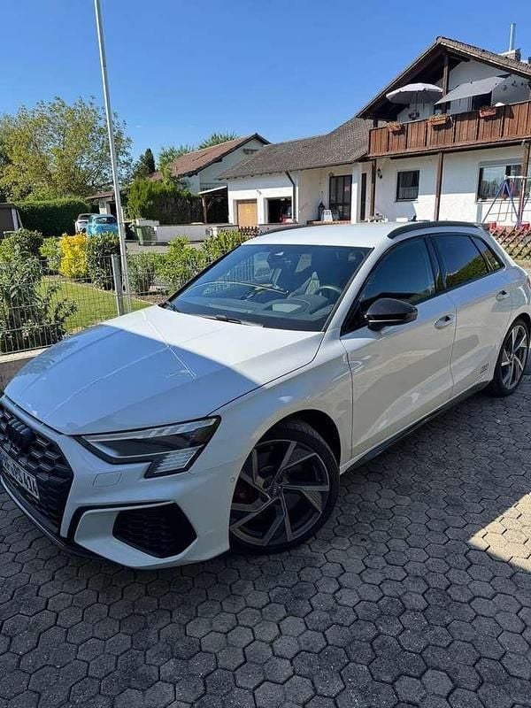 Weiß Gebraucht 2023 Audi S3 Kleinwagen | 40.995 € (Fairer Preis) - Bild 1/4