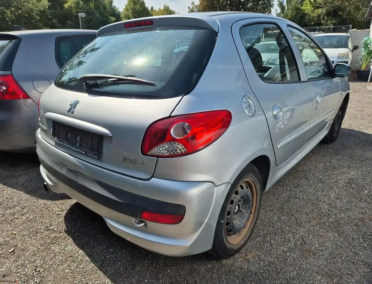 Gebraucht Peugeot 206+ 68 PS (50 kW) 2012 Grau Kleinwagen