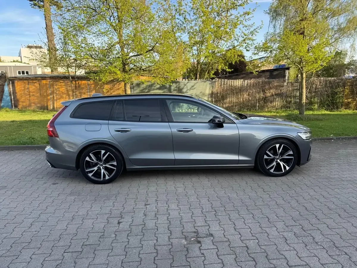Usata Volvo V60 R-Design 190 CV (139 kW) 2020 Grigio Station wagon