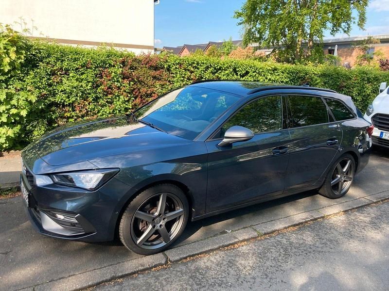 Grau Gebraucht 2020 Seat Leon FR Kombi | 19.500 € (Fairer Preis) - Bild 1/4