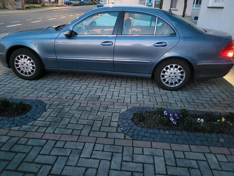 Second-hand Mercedes E200 163 CP (119 kW) 2005 Albastru Berlinǎ