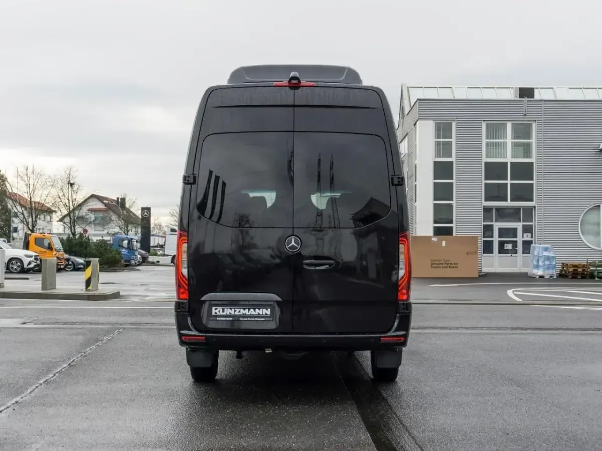 Second-hand Mercedes Sprinter 170 CP (125 kW) 2026 Negru Van