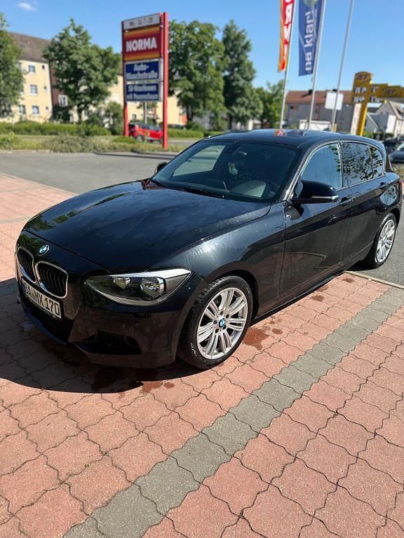 Schwarz Gebraucht 2013 BMW 118 Sport Line Kleinwagen | 9.300 € (Fairer Preis) - Bild 1/4