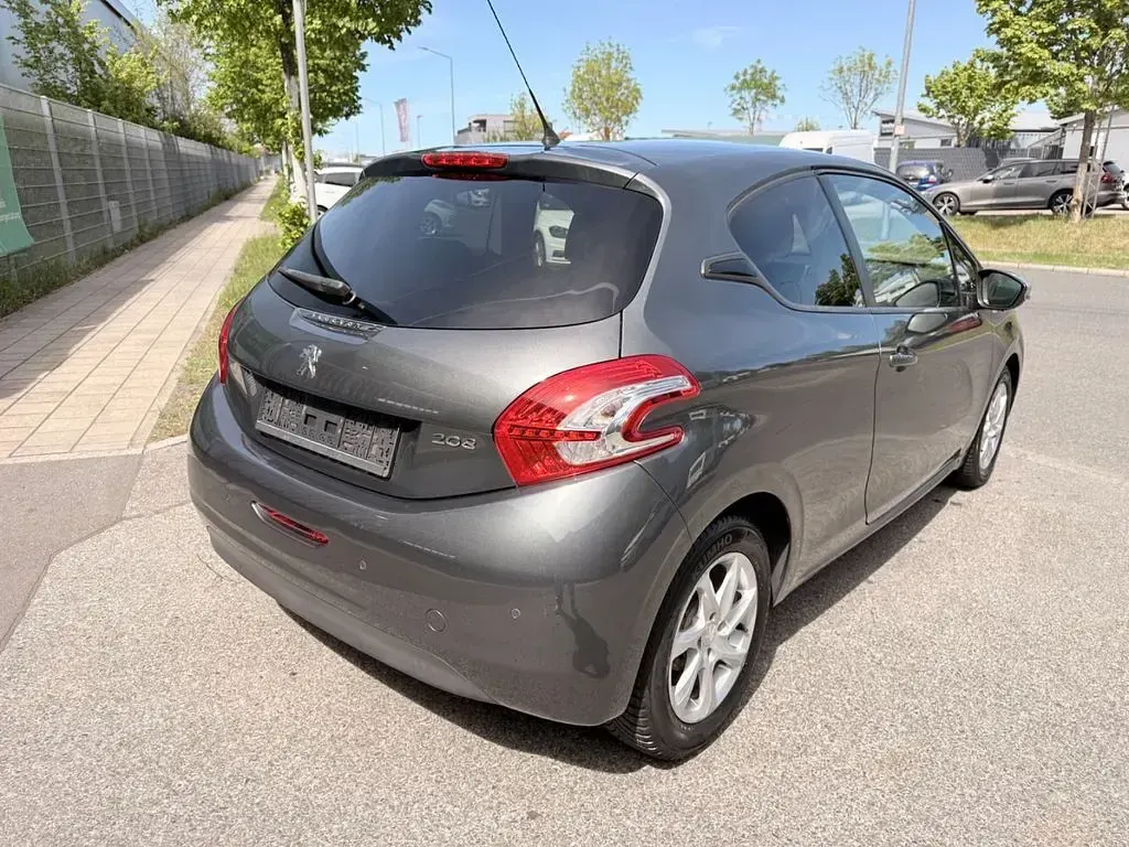 Gebraucht Peugeot 208 Style 82 PS (60 kW) 2014 Grau Kleinwagen