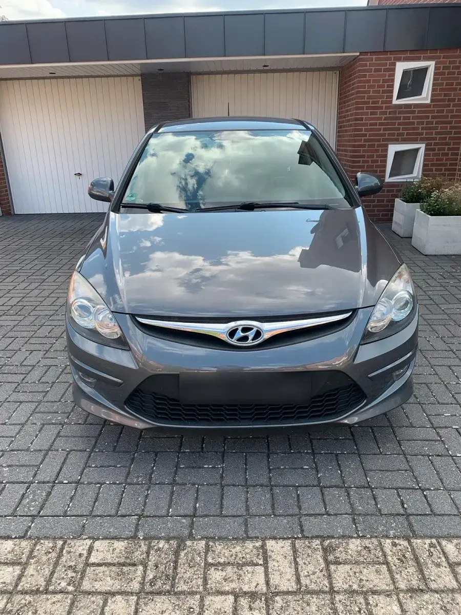 Gebraucht Hyundai i30 90 PS (66 kW) 2010 Grau Kleinwagen