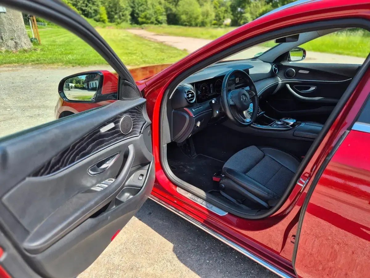 Gebraucht Mercedes E220 194 PS (142 kW) 2017 Rot Kombi