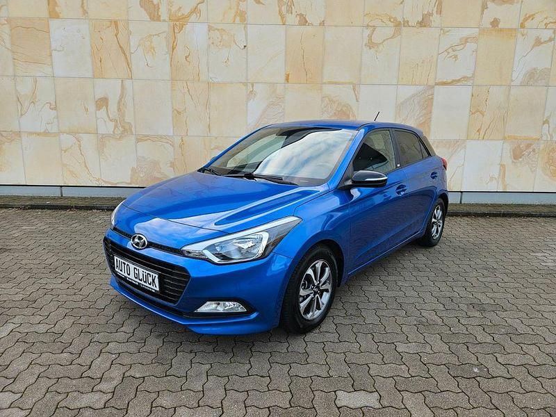 Gebraucht Hyundai i20 Passion 101 PS (74 kW) 2018 Blau Limousine