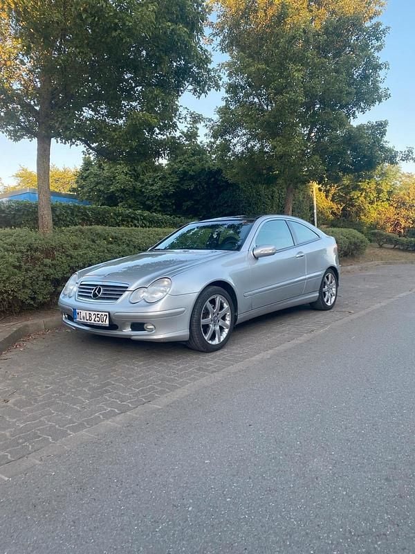 Gebraucht Mercedes C180 129 PS (94 kW) 2001 Silber Coupé