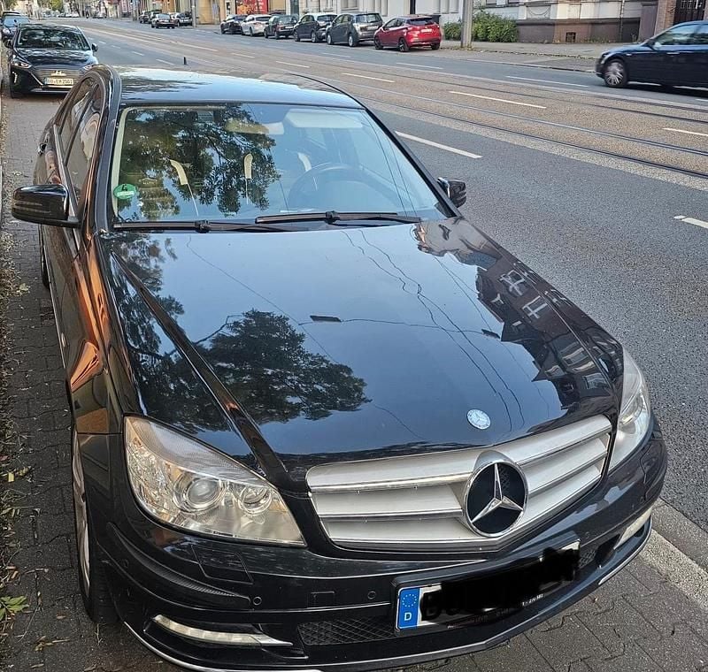 Schwarz Gebraucht 2010 Mercedes C250 Limousine | 6.800 € (Fairer Preis) - Bild 1/4