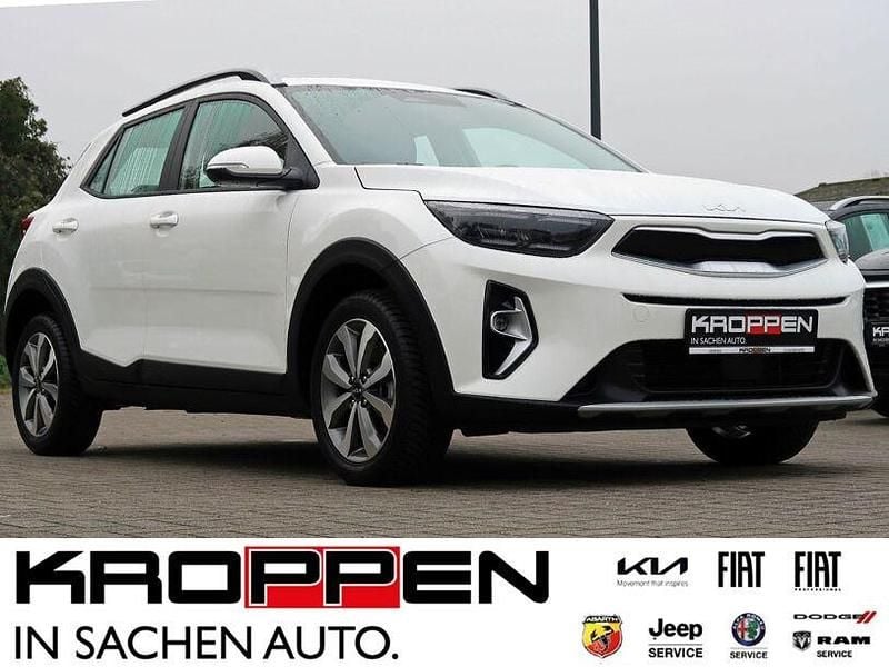 (ud) schneeweiss Gebraucht 2024 Kia Stonic Vision SUV | 18.950 € (Fairer Preis) - Bild 1/4