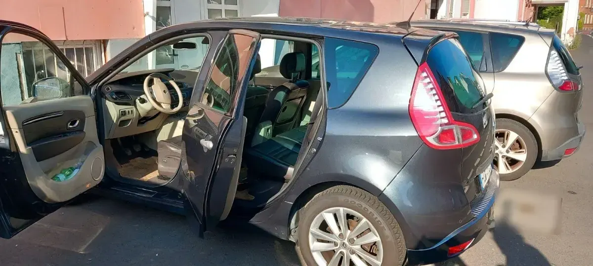 Gebraucht Renault Scenic E-Tech Bose Edition 131 PS (96 kW) 2011 Van / Kleinbus