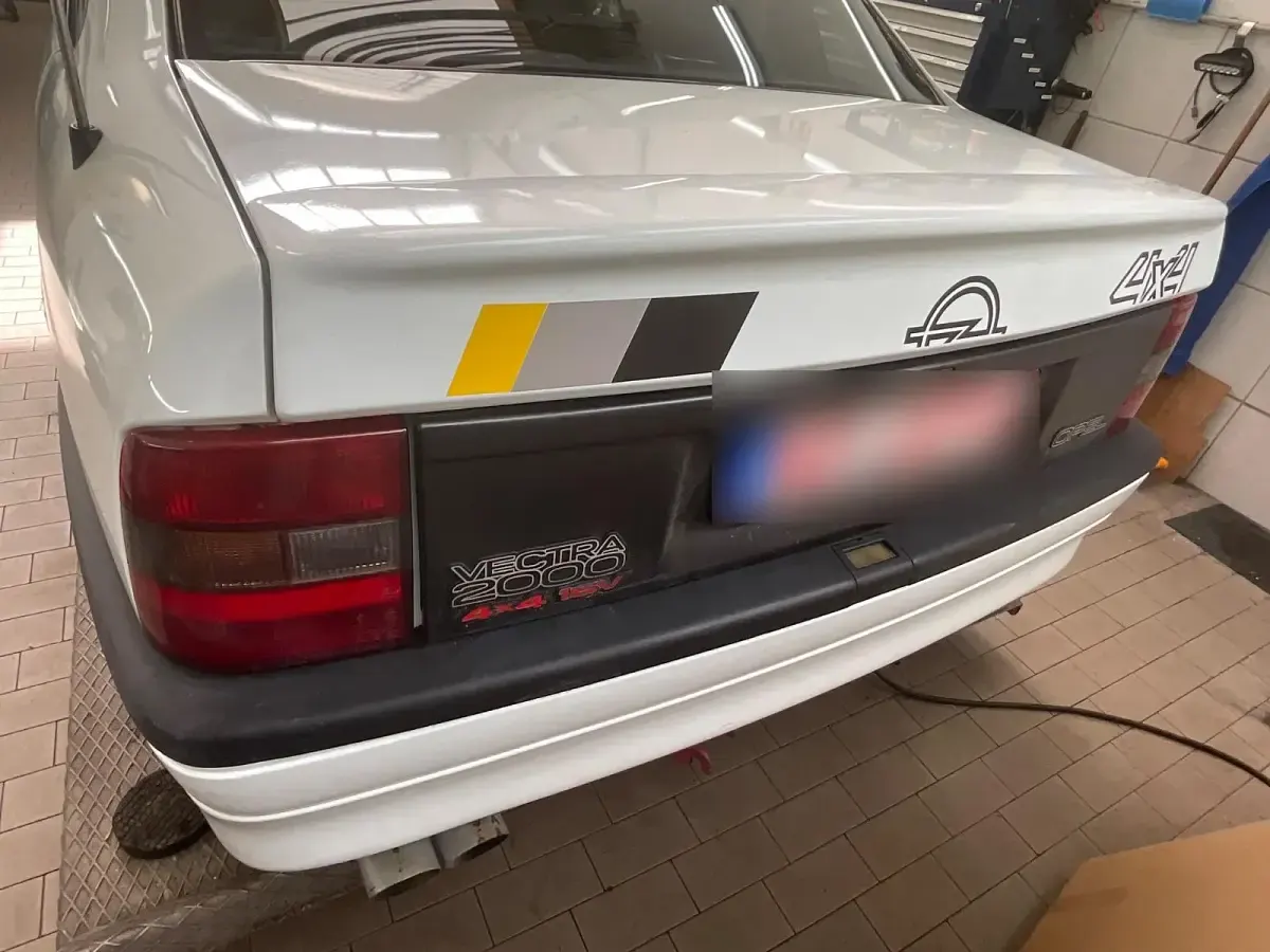 Gebraucht Opel Vectra 150 PS (110 kW) 1993 Weiß Limousine